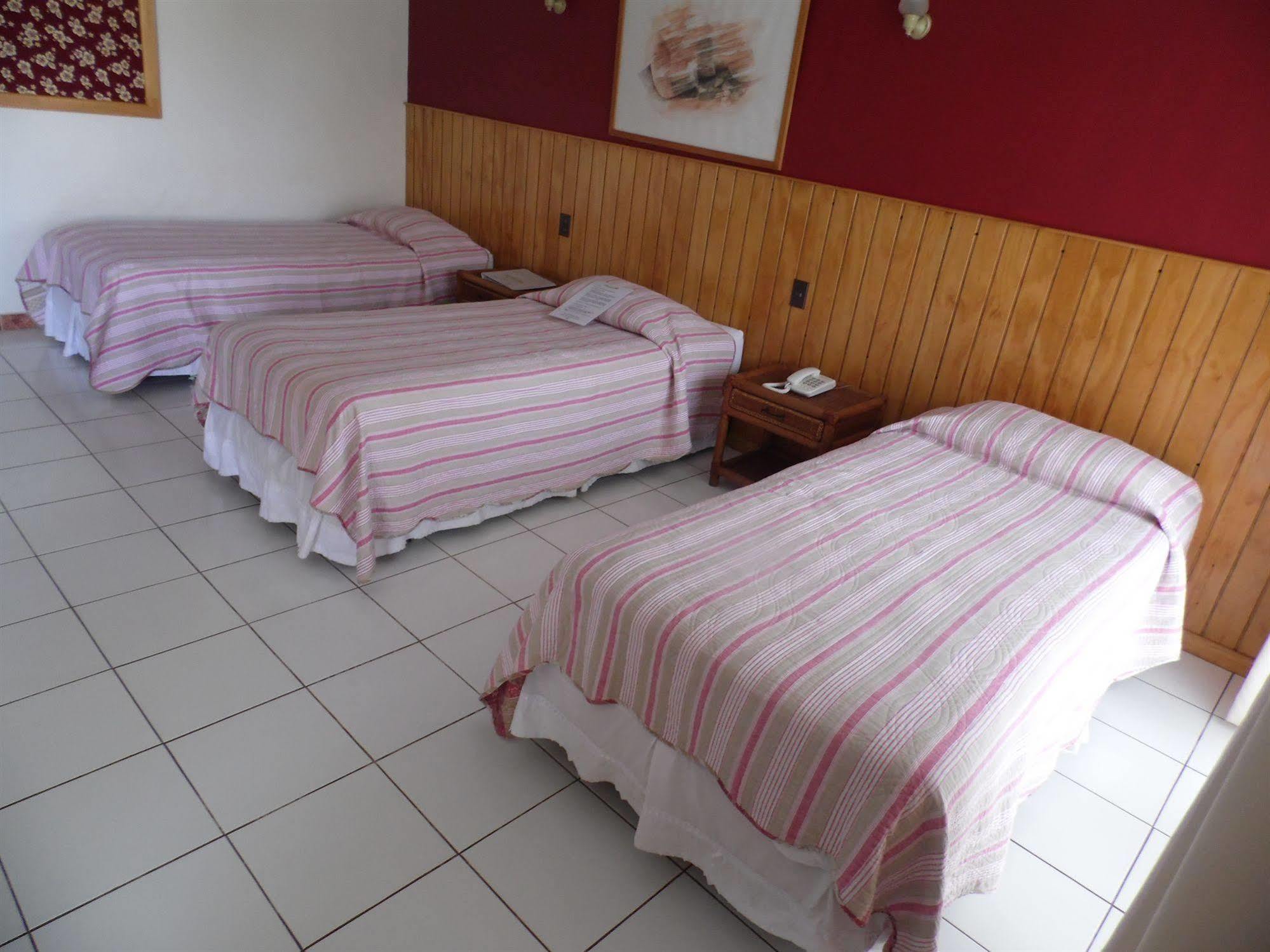 Hotel Manutara Hanga Roa Exterior foto